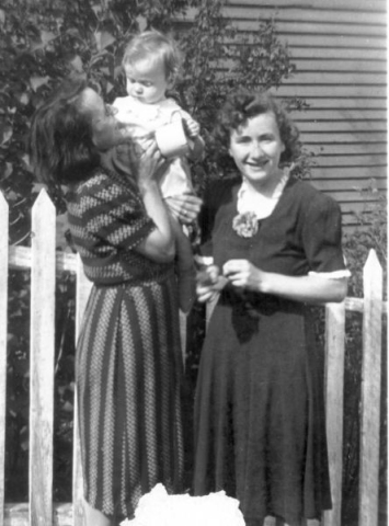 522: l-r Marg Ryan, unidentified infant, Win Reddy. (circa early 1940s) [courtesy of  Mollie McCarthy]  - Margaret daughter of Denis Ryan &amp;amp; Mary Dunphy; Winifred (later Sr. Philippa)  daughter of James Reddy &amp;amp; Mary Anne Murphy